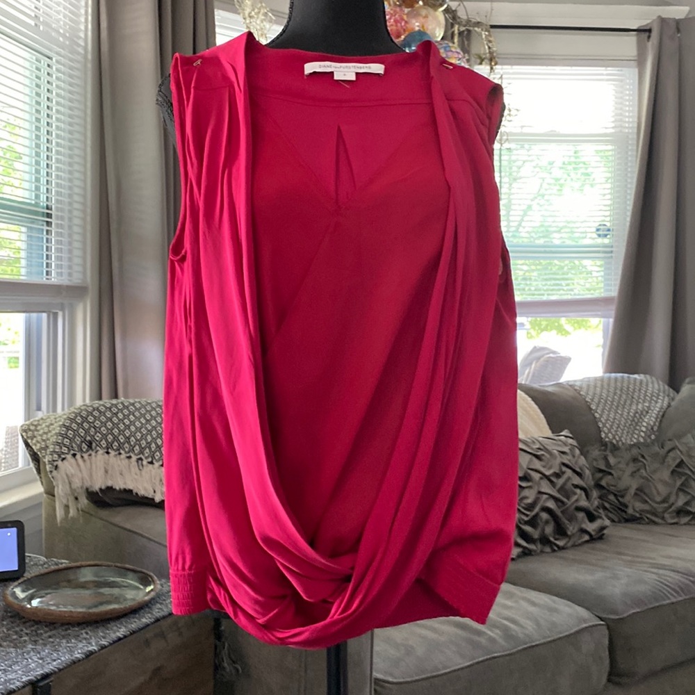Dionne Fosenberg size 2 burgundy nylon fabric taken very good care of